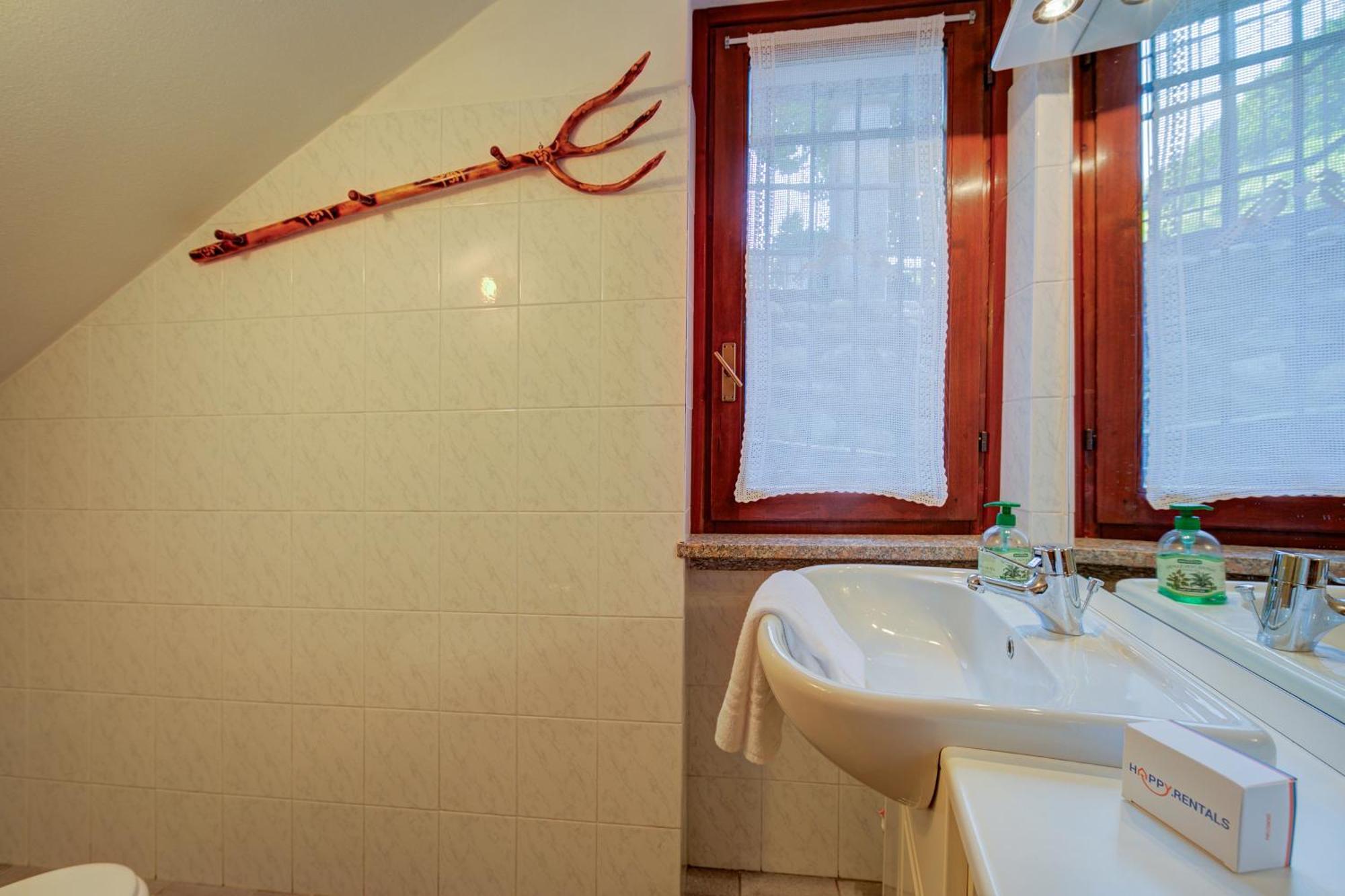 Villa Il Castagno Few Min From Beach - Happy Rentals Castelveccana Exterior photo