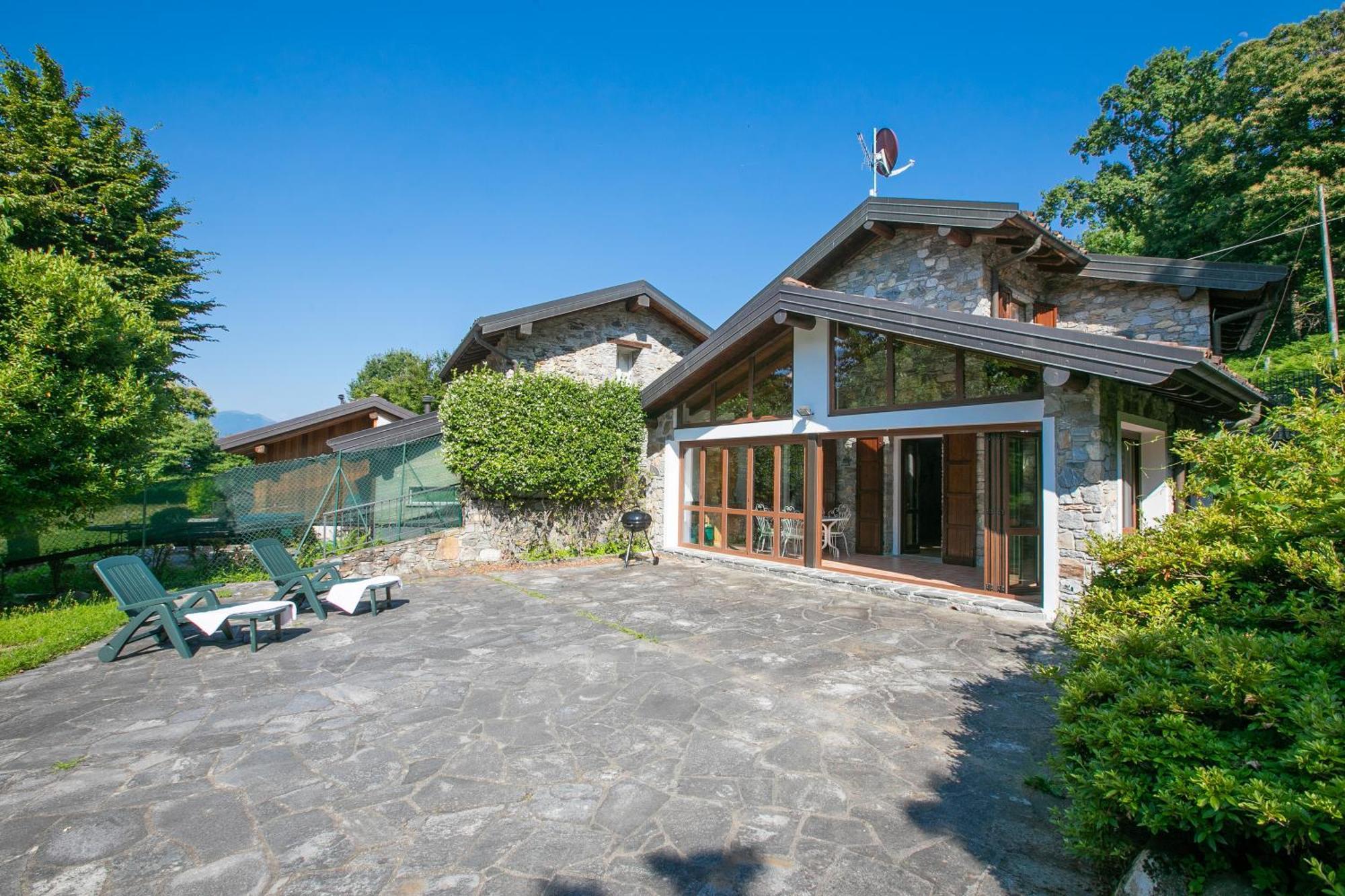 Villa Il Castagno Few Min From Beach - Happy Rentals Castelveccana Exterior photo